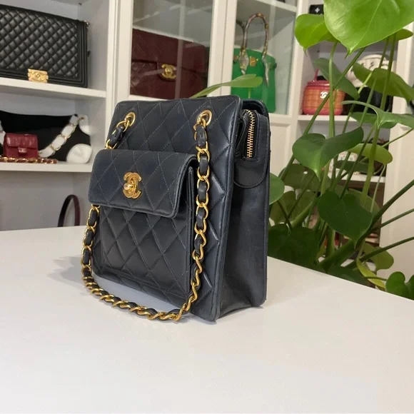 ❌NOT AVAILABLE❌ Vintage 1997 Chanel Navy Blue CC Handbag 24K Gold Hardware - Picture 2 of 16